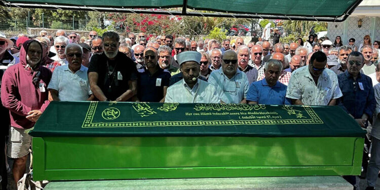 Müzisyen Şakir Öner Günhan son yolculuğuna uğurlandı