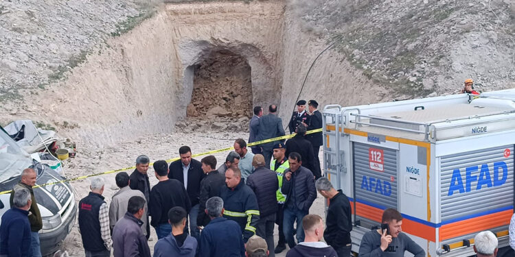 Patates deposu inşasındaki göçükte ölen işçi toprağa verildi