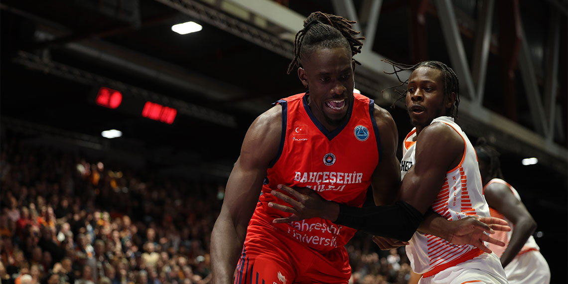 Bahçeşehir Koleji Başantrenörü Dejan Radonjic, "İlk yarıda çok fazla hata yaptık. Maçta rakip takımın yakaladığı sayı avantajları çok fazlaydı. Önümüzdeki maç için her şeyin farkındayız. İkinci maçta daha iyisini yaparak şampiyonluğu hedefliyoruz" dedi.