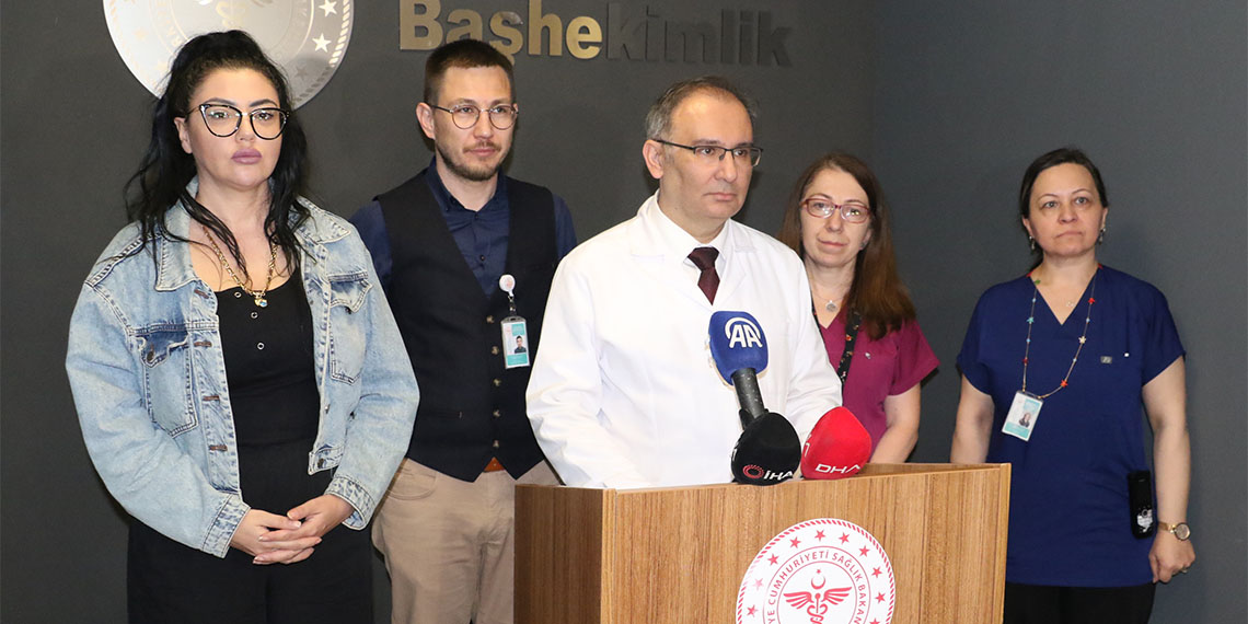 Eskişehir Şehir Hastanesi Başhekimi Doç. Dr. Mustafa Sungur, Türk sinemasının ünlü oyuncularından Nuri Alço'nun tedavisinin yoğun bakımda sürdüğünü belirterek, "Nuri Alço'nun hayati tehlikesi görünmüyor. Bugün ziyaret ettiğimde gülüyor, konuşuyor, morali çok iyiydi" dedi.