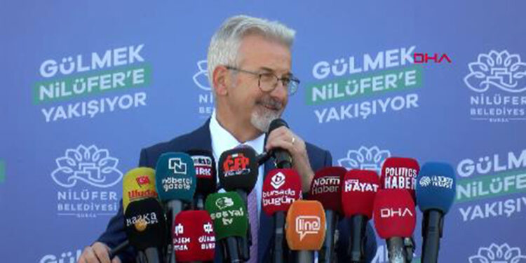 Nilüfer Belediye Başkanı Şadi Özdemir göreve başladı