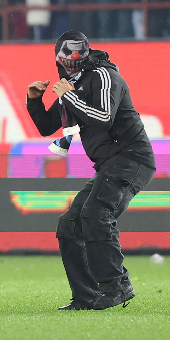 Olaylı maçta tutuklu taraftarlardan Hasan Çetinkaya ve Kadir Olgun hakkında adli kontrol şartıyla tahliye kararı verildi.