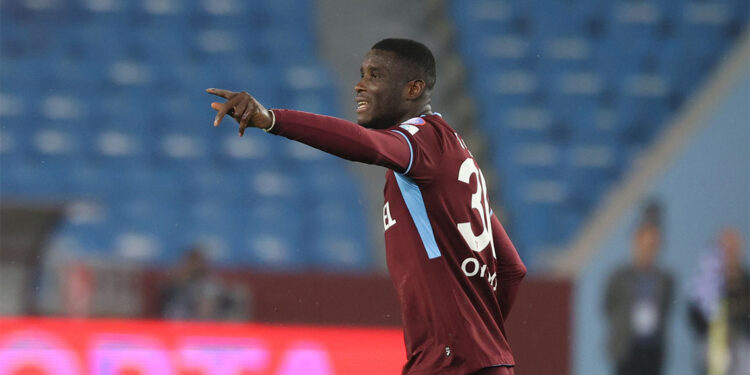 Kalmak istiyorum ama, kulübümün vereceği bir karar var