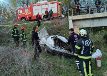 Otomobil ile motosikletin çarpıştığı kazada 3 kişi öldü