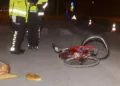 Otomobilin çarpıp kaçtığı bisiklet sürücüsü öldü; ekmekleri yere saçıldı