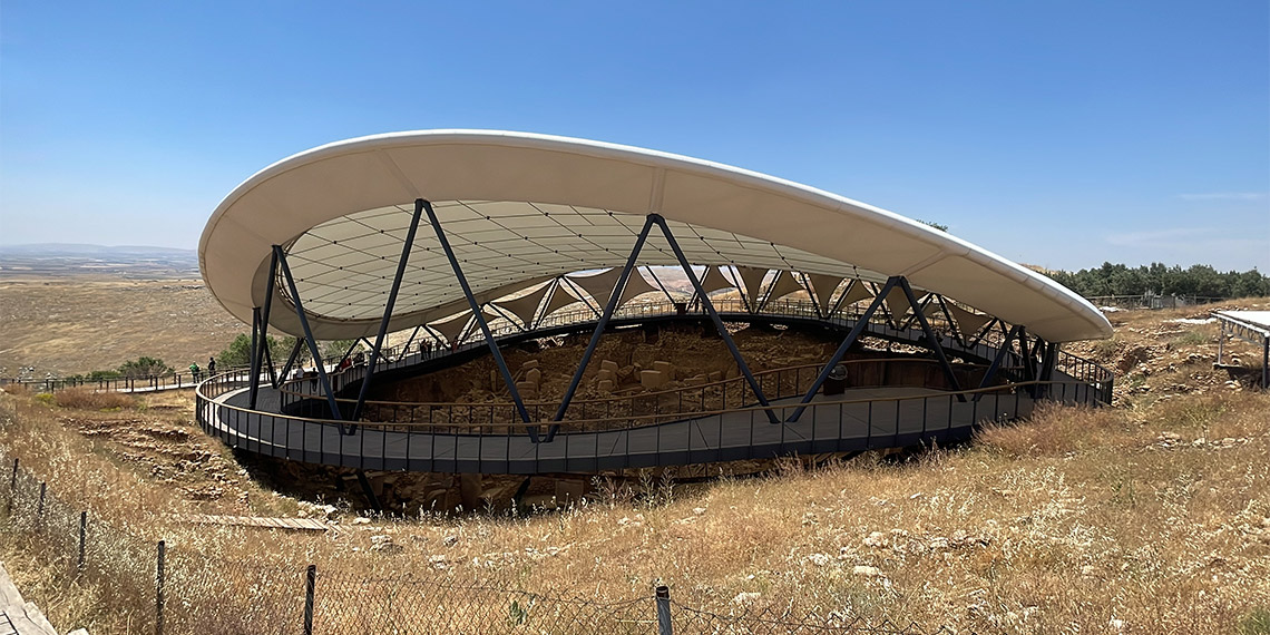 Galatasaray ile Fenerbahçe'nin 7 Nisan'da karşı karşıya geleceği Şanlıurfa'da Süper Kupa hareketliliği başladı. Kupa maçı için uçak biletleri tükendi, oteller doldu.