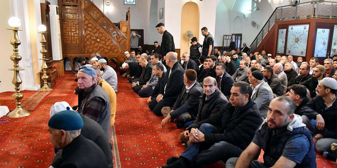 CHP Genel Başkanı Özgür Özel, "'Bu ülke sandıkta kurulmadı' demek dilim varmaz 'cehalet' demeye dil sürçmesi olduğunu kabul etmek isterim. Dünyada bir ülke sandıkla kurulduysa bu ülke kurulmuştur" dedi.