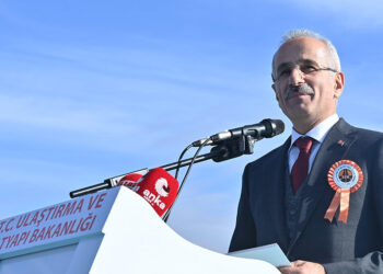 Osmangazi Köprüsü'nde 117 bin 537 araç geçişi ile rekor kırıldı
