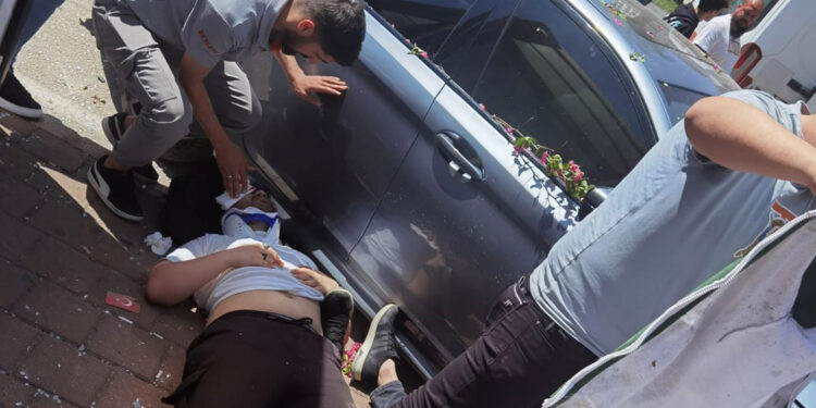 Otomobil otobüs durağına daldı: 2’si ağır, 7 yaralı