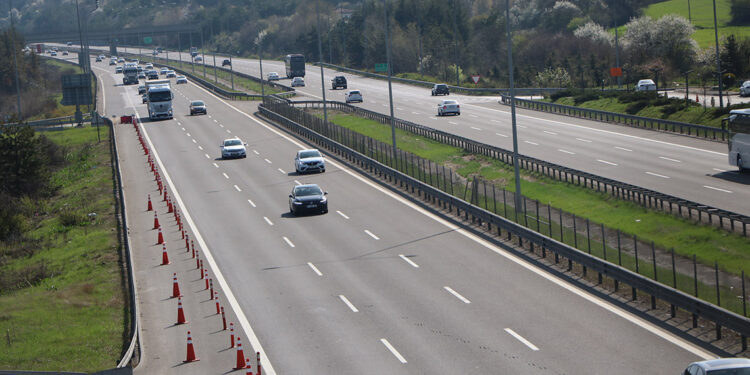 Otoyolun Bolu geçişinde bayram dönüşü trafiği normale döndü