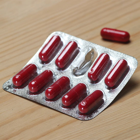 Dünya Sağlık Örgütü, Kovid-19 salgını sırasında hastanede tedavi gören vakalara gereksiz yere antibiyotik verildiğini, bu ‘aşırı kullanımın’ antibiyotiğe dirençli süper mikropların ortaya çıkmasına potansiyel olarak katkıda bulunduğunu açıkladı.