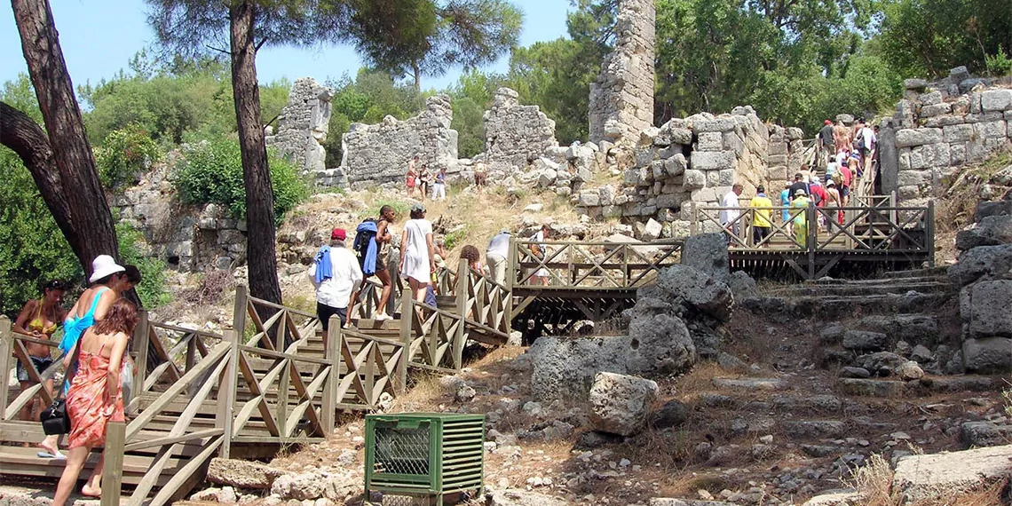 Antalya'da antik likya kenti phaselis'teki bostanlık ve alacasu koylarında yapımı büyük ölçüde tamamlanan halk plajları için verilen proje izni ve ihalesi, mahkemeler tarafından iptal edildi.