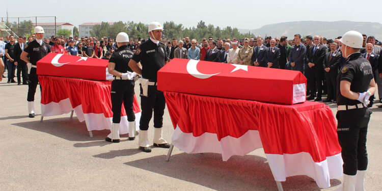 Polisin şehit ettiği 2 komiser için tören