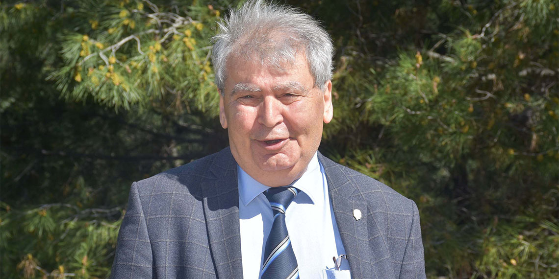 Dokuz Eylül Üniversitesi (DEÜ) Deniz Bilimleri ve Teknolojisi Enstitüsü Öğretim Üyesi Prof. Dr. Doğan Yaşar, "Pazartesiden itibaren yoğun çöl tozu geldi. Tamamen çöl tozu bulutu var. Çöl tozları yaşamın olmazsa olmazıdır" dedi.