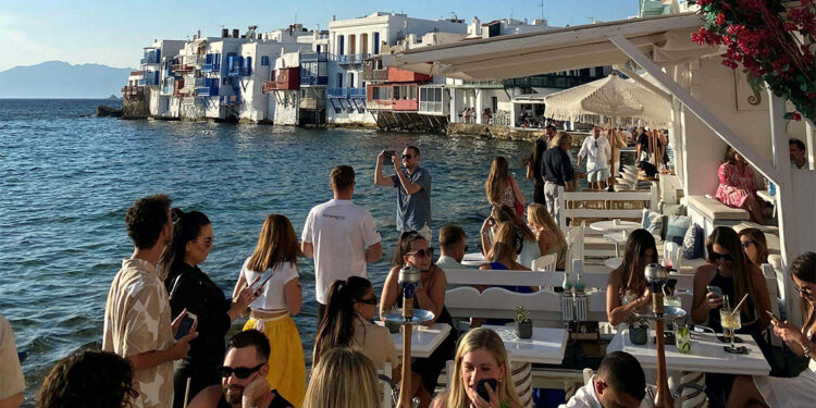 Bayram tatilinde kapıda vize uygulaması yoğunluğu