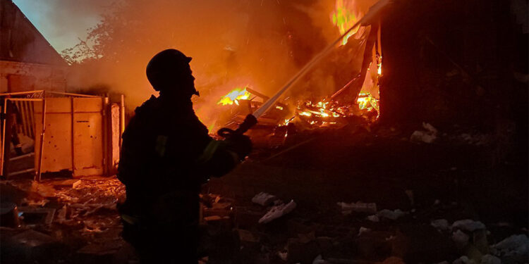 Rusya, Nikopol ve Mikolayiv'i vurdu