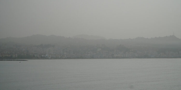 Rize'de çöl tozu etkisi