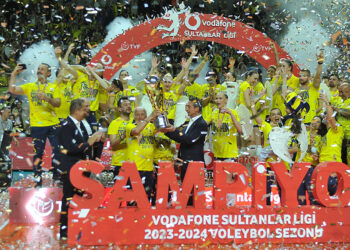 Fenerbahçe Opet Kadın Voleybol Takımı kupasına kavuştu