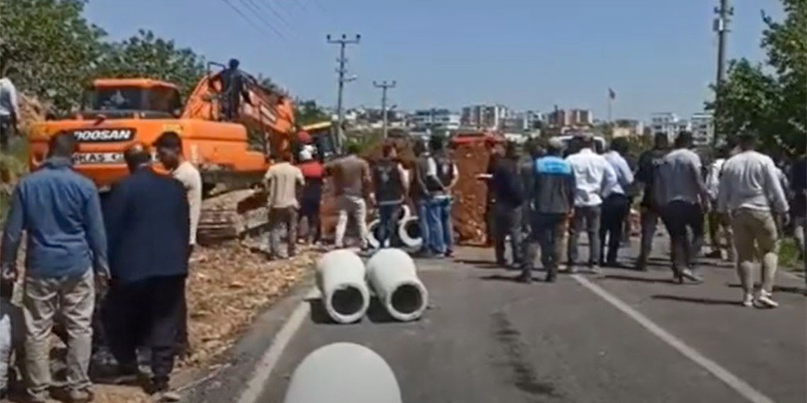 Şanlıurfa'da kanalizasyon çalışması sırasında meydana gelen göçükte işçi Mehmet Sinan Kubat (33) hayatını kaybetti.