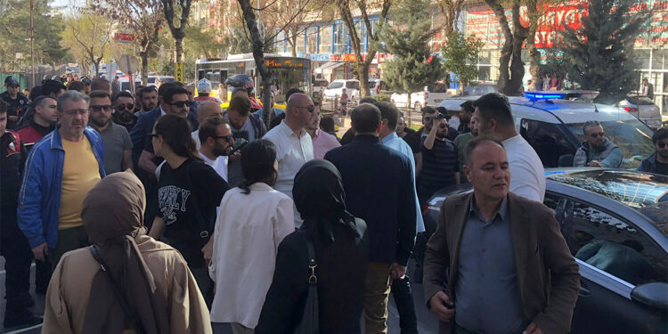 Siirt'te DEM Parti'nin seçim kutlamasında 9 gözaltı