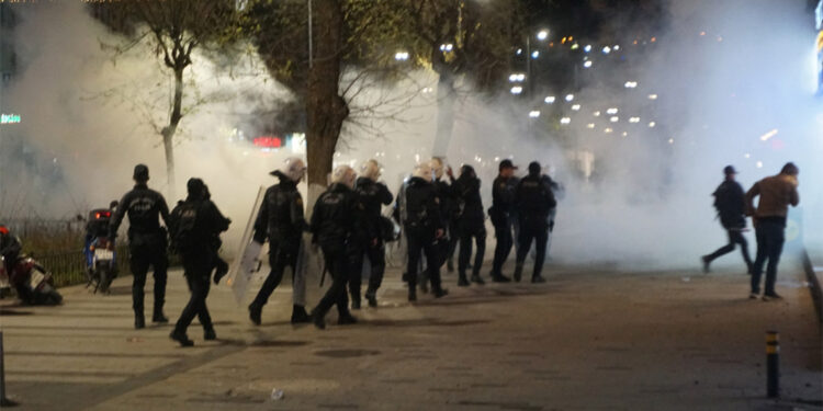 Siirt'te Van protestosuna polis müdahalesi