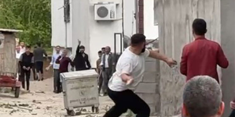 Silopi'de seçimi kazanan ve kaybeden aileler arasında kavga