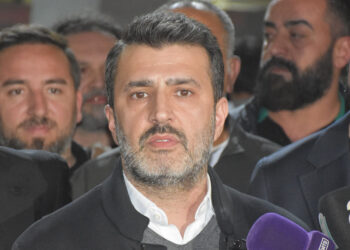 Şerefimizle ve namusumuzla oynayan bir kulübüz