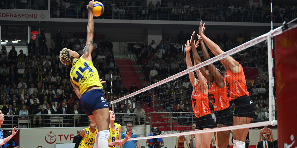 Sultanlar Ligi 2023-2024 Voleybol Sezonu rekorlarla tamamlandı. Sultanlar Ligi'nde en yüksek smaç 3.1 metre, en uzun ralli 23,50 saniye oldu.