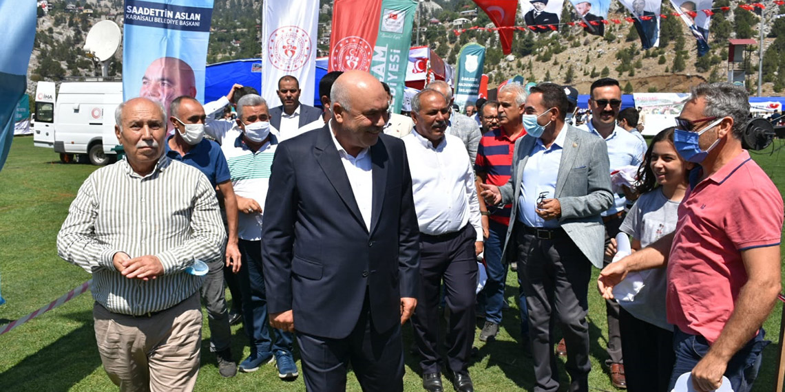 Şampiyona altın kemeri vermeyen başkan, koltuğundan oldu