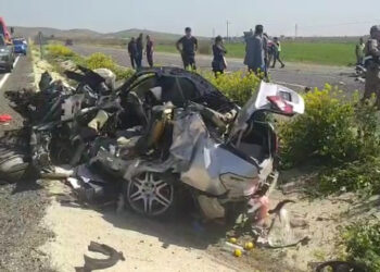Şanlıurfa'da otomobil ile kamyon çarpıştı: 2'si çocuk 4 ölü