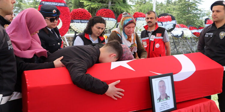 Şehit polis Yonuz Turan son yolculuğuna uğurlandı