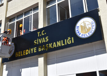 Sivas Belediyesi'nin tabelasına 'T.C.' ibaresi eklendi