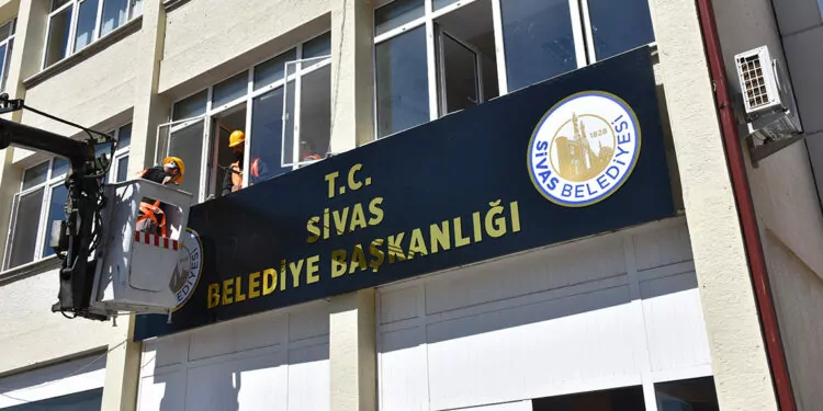 Sivas belediyesi'nin tabelasına 't. C. ' ibaresi eklendi
