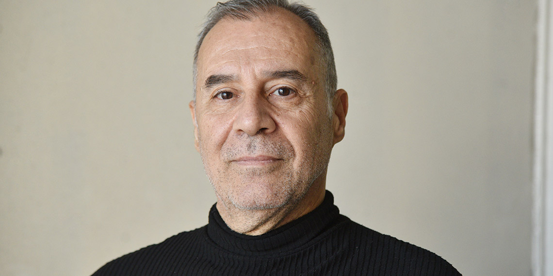 Tüketiciler Birliği Antalya Şube Başkanı Neşet Gündüz, sosyal medya platformlarında, 'anlaşmalı evlilik' ve 'evlendirme merkezi' gibi adlarla kurulan sitelerde üyelerin para karşılığı 'formalite evlilik' gerçekleştirdiklerine dikkati çekerek, "Sosyal medya kullanıcıları internette tanıştıkları kişilere tanımadan, güvenmeden para göndermesin" uyarısında bulundu.