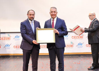 Sultangazi Başkanı Abdurrahman Dursun mazbatasını aldı