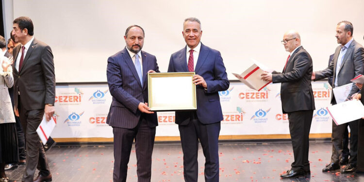 Sultangazi Başkanı Abdurrahman Dursun mazbatasını aldı