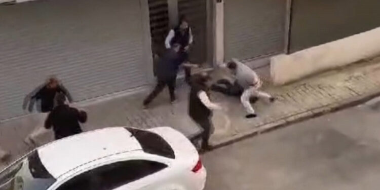 Sultangazi'de film gibi çatışma kamerada