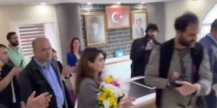 Sur Belediyesi'nde Atatürk ve Erdoğan fotoğrafına hakaret