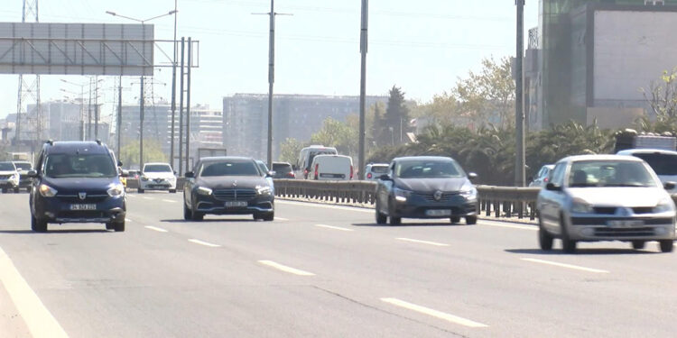 Sürücüye selektörle radar uyarısı suç mu?