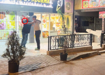 Babası tarafından evden kovulan Emirhan kardeşini rehin aldı