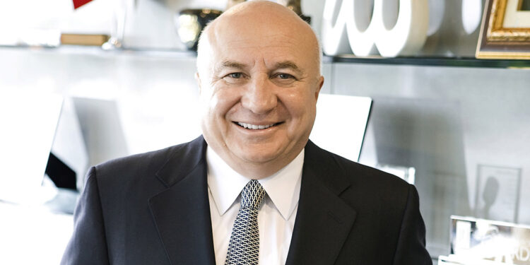 TAV Havalimanları'nın kurucu ortağı Sani Şener yönetimi bırakıyor