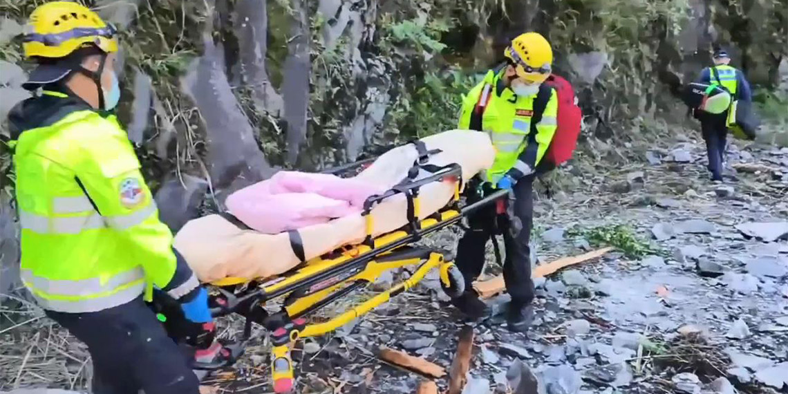 Tayvan Ulusal İtfaiyesi, Tayvan'daki depremde 9 kişinin hayatını kaybettiğini, 1038 kişinin yaralandığını, 93 kişinin ise kurtarılmayı beklediğini duyurdu.