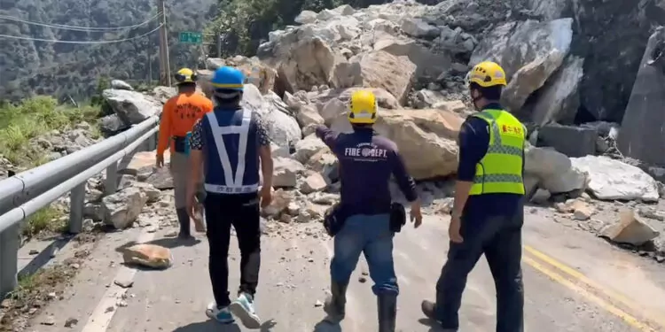 Tayvan'daki depremde 9 kişi hayatını kaybetti