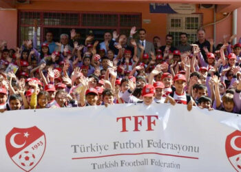 TFF'den 950 depremzede öğrenciye Milli Takım forması