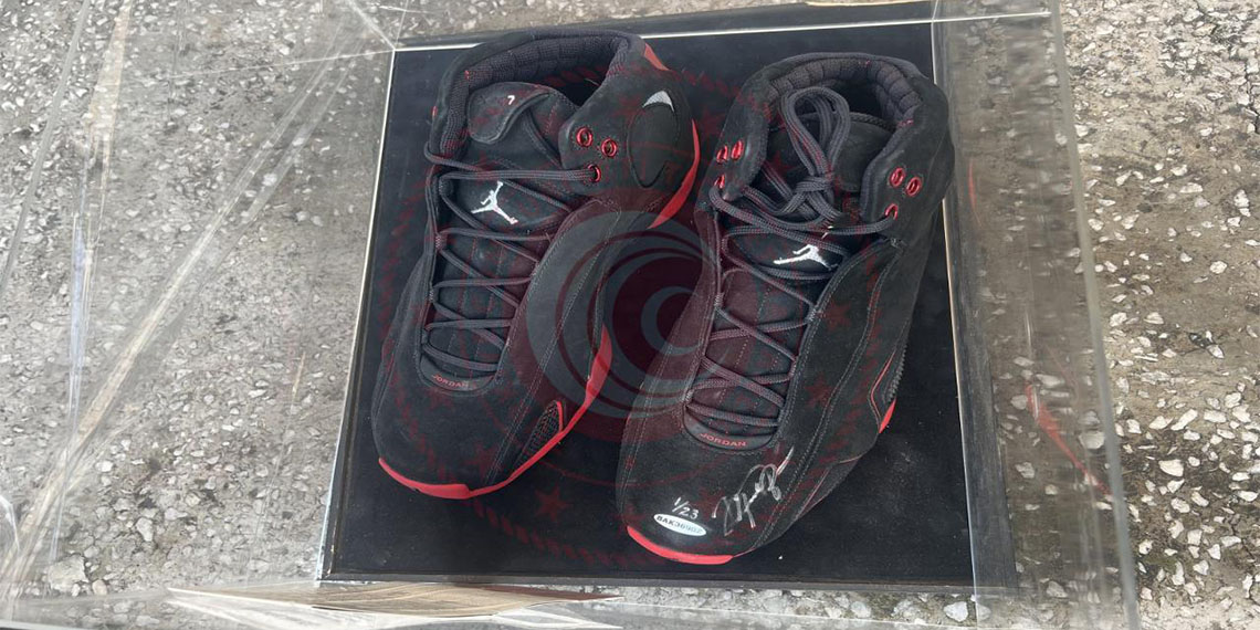 Ticaret Bakanlığı, mevzuata uygun şekilde gümrük işlemi tamamlanmadığı için gümrükte terk edilen ABD’li eski basketbolcu Michael Jordan imzalı 3 çift spor ayakkabıyı 5 milyon liraya satışa çıkarttı.