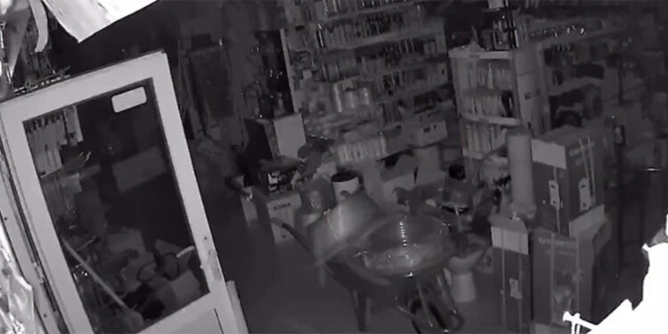 Tokat'ta meydana gelen deprem sonrası okullar tatil edildi