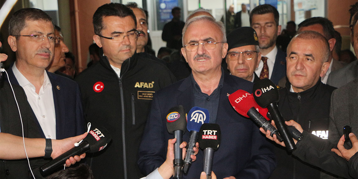 Tokat’ta merkez üssü Sulusaray ilçesinde meydana gelen deprem sonrası vatandaş geceyi sokakta geçirdi.