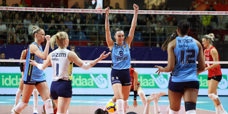 Fenerbahçe Opet Türk Hava Yolları'nı 3-0 mağlup etti