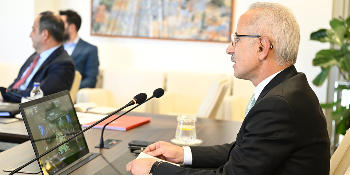 Ulaştırma ve Altyapı Bakanı Abdulkadir Uraloğlu, Bulgaristan ile artan demir yolu potansiyelini dikkate alarak, ikinci bir demir yolu geçiş noktası kurulması konusunda mutabakat zaptı imzaladıklarını belirterek, "Bu ikinci demir yolu hattı ile doğu-batı yönlü yük taşıma kapasitesi artacak ve Orta Koridor'un demir yolu potansiyeline önemli ölçüde katkıda bulunacaktır" dedi.