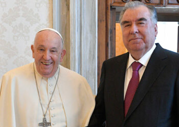 Tacikistan cumhurbaşkanı, papa francis ile görüştü